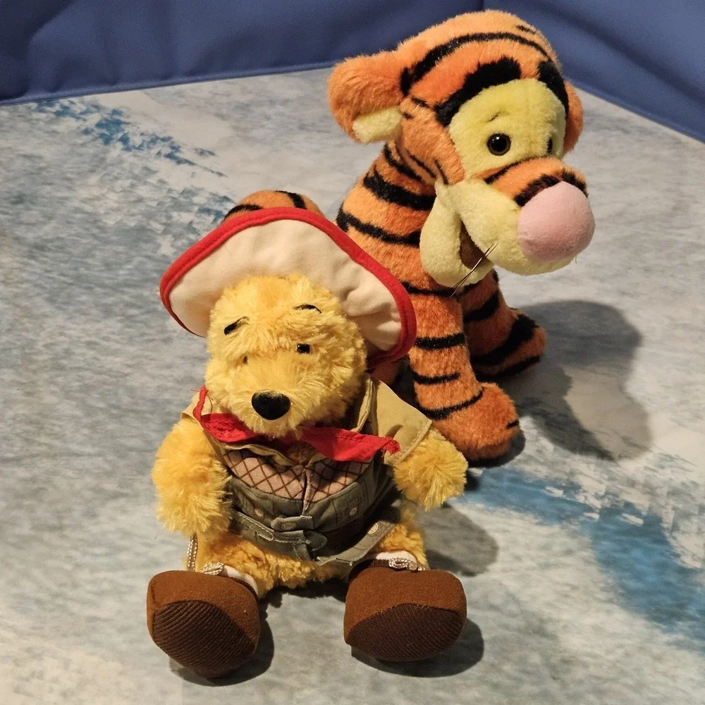 Vintage‎ Disneyland Explorer Winnie the Pooh Classic Tigger Plush Lot of 2